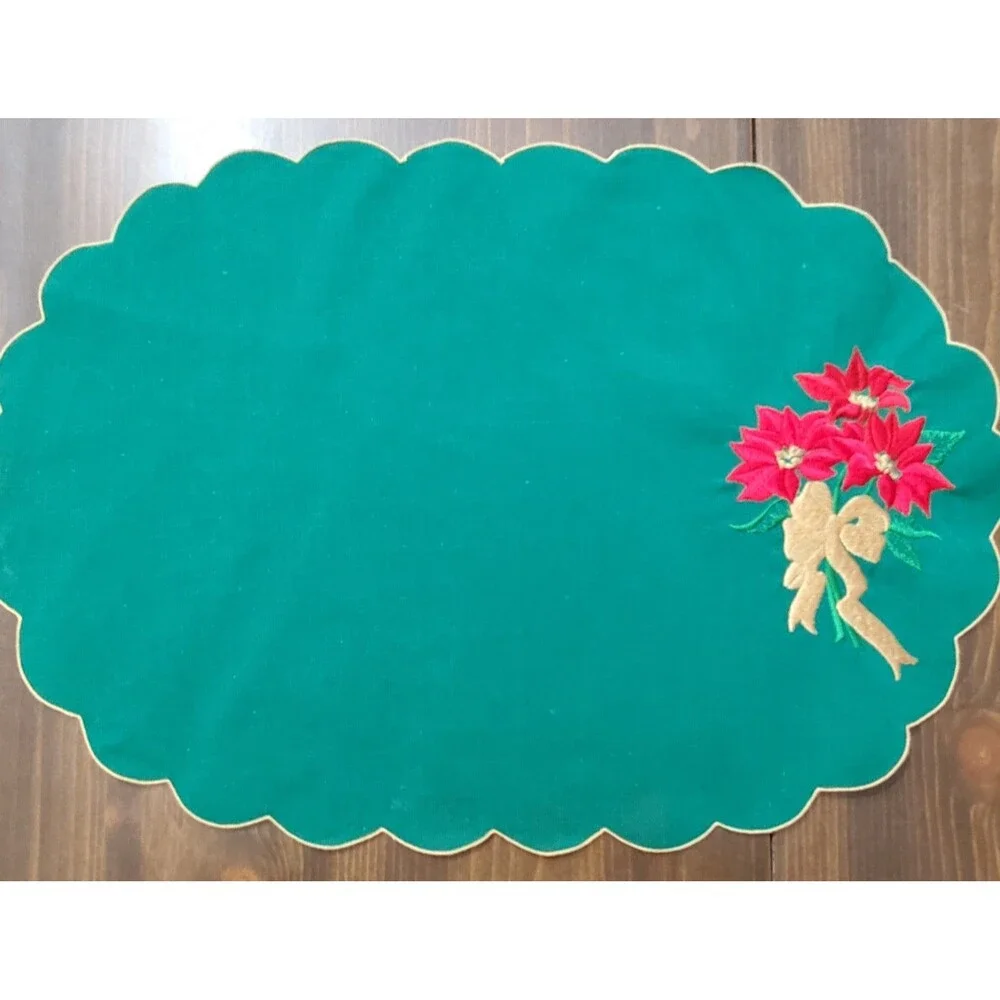 Oval Doily Placemat Green Embroidery Scalloped Poinsettias Christmas 12x18